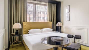 Deluxe Room, 1 King Bed | Premium bedding, down duvets, pillow-top beds, minibar