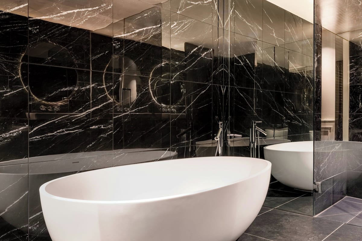 Suite, 1 King Bed, Balcony