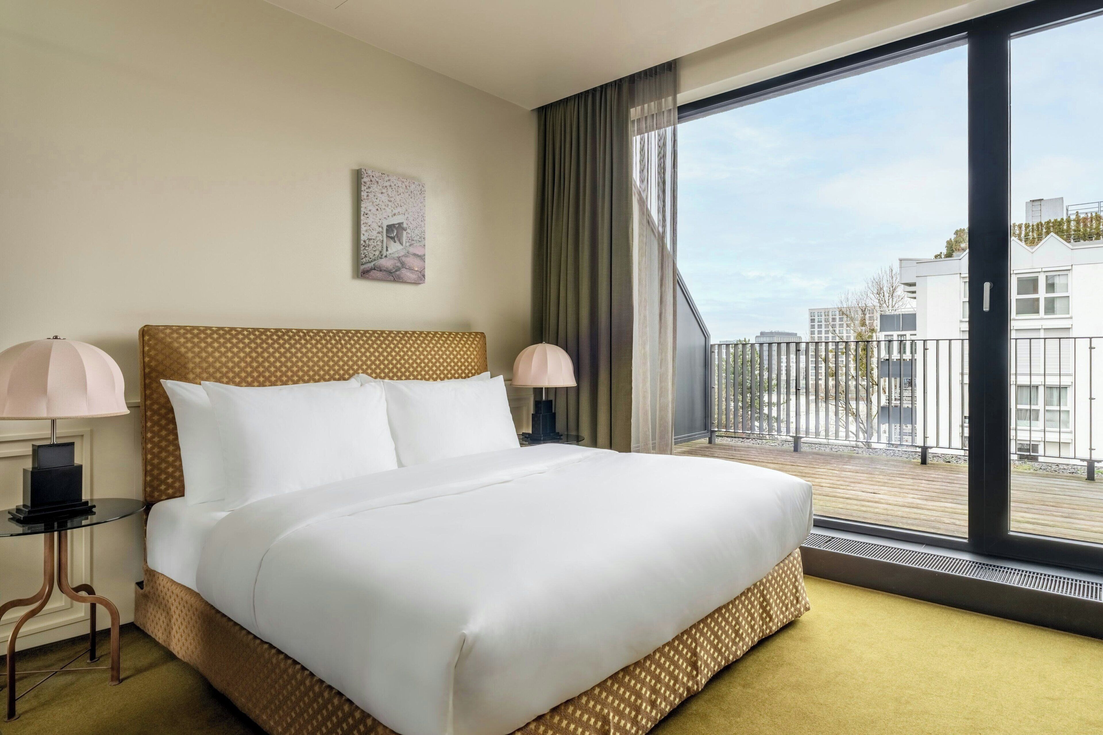 Superior Room, 1 Queen Bed | Premium bedding, down duvets, pillow-top beds, minibar