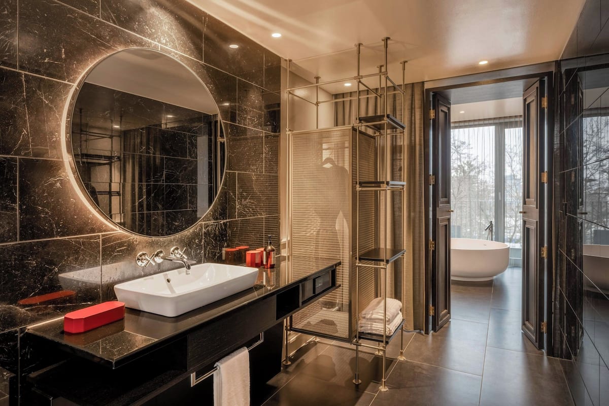 Premium Suite, 1 King Bed, Balcony