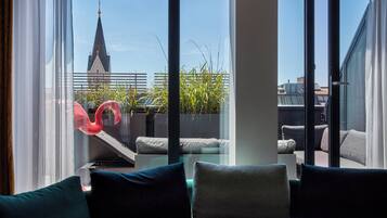 Penthouse, 2 Schlafzimmer, Balkon | Hochwertige Bettwaren, Daunenbettdecken, Pillowtop-Betten, Minibar