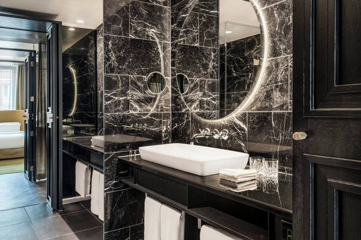 Ylelliset vuodevaatteet, untuvapeitot, pillowtop-patjalliset sÀngyt