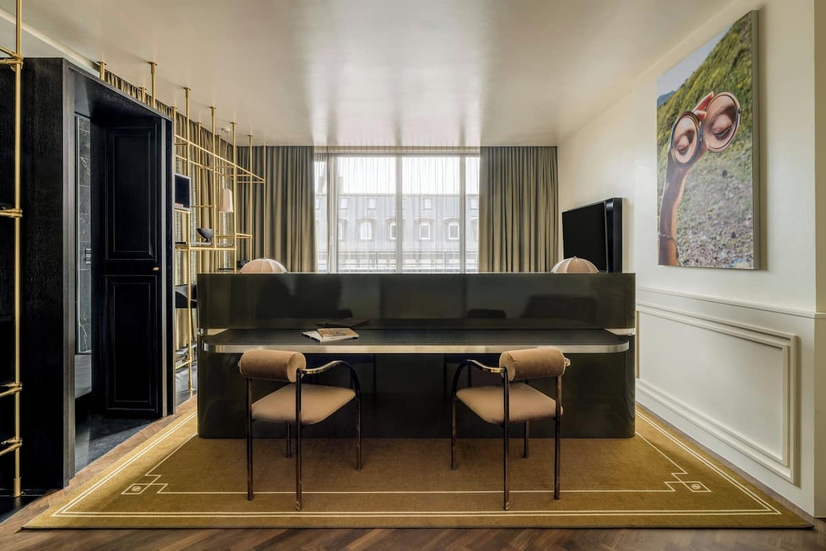 Deluxe Suite, 1 Bedroom, Balcony | Premium bedding, down comforters, pillowtop beds, minibar