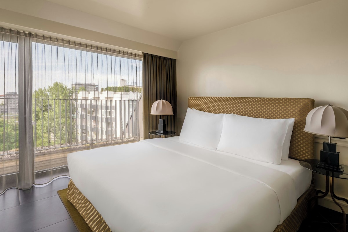 Suite, 2 Bedrooms, Balcony | Premium bedding, down comforters, pillowtop beds, minibar