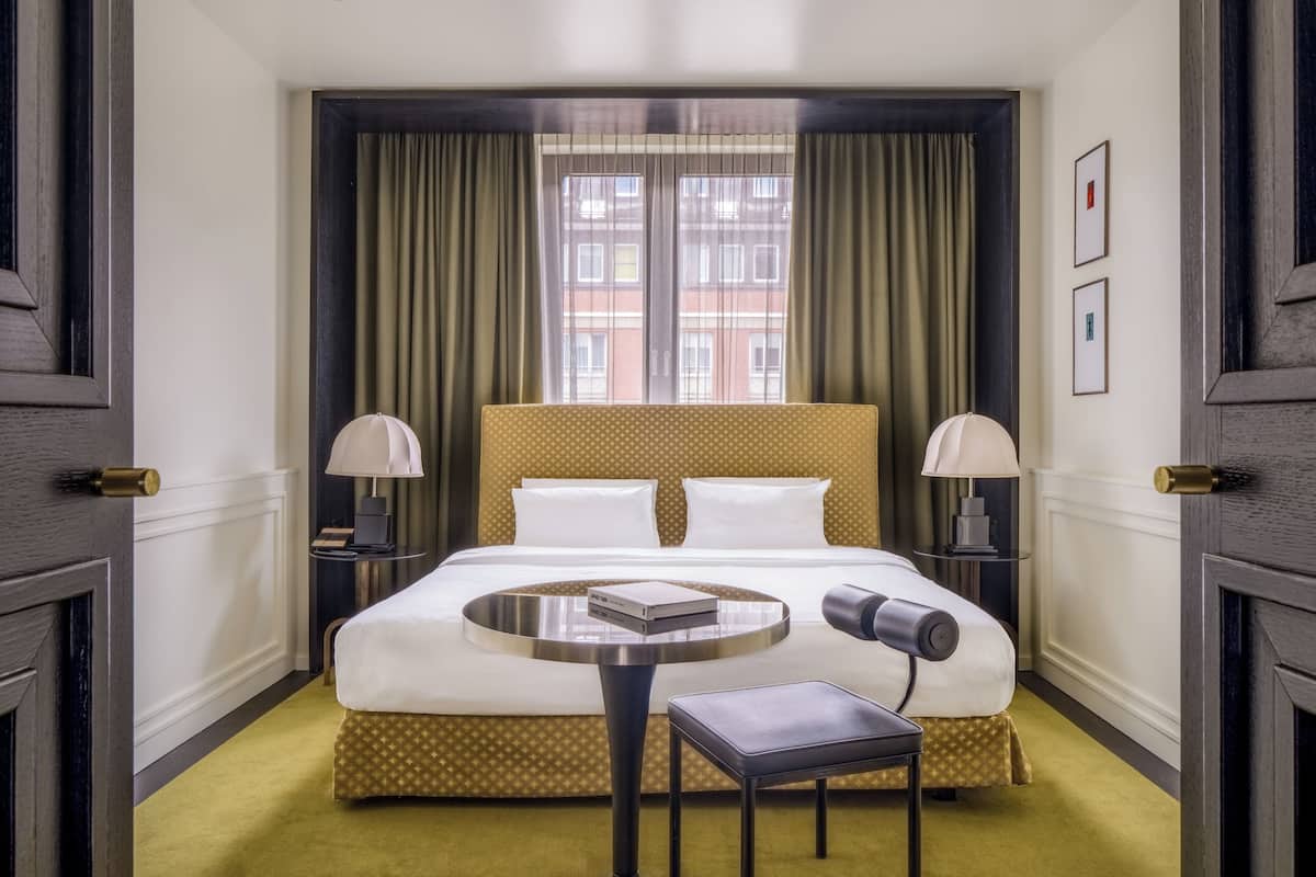 Deluxe-Zimmer, 1 King-Bett, Nichtraucher | 1 Schlafzimmer, hochwertige Bettwaren, Daunenbettdecken