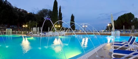 Indoor pool, outdoor pool