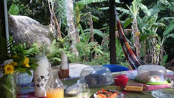 Sudah termasuk sarapan prasmanan setiap hari