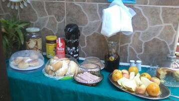 Café da manhã com buffet grátis todos os dias