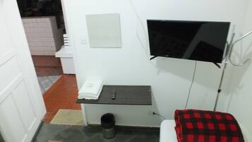 Duplo Twin / WC Compartilhado - Henri Dunant | Ferros/tábuas de passar roupa, Wi-Fi de cortesia, roupa de cama