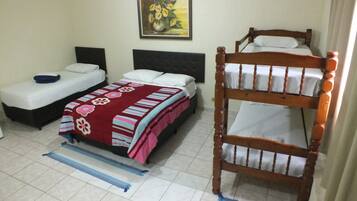 Quintuplo WC Privativo BB | Ferros/tábuas de passar roupa, Wi-Fi de cortesia, roupa de cama