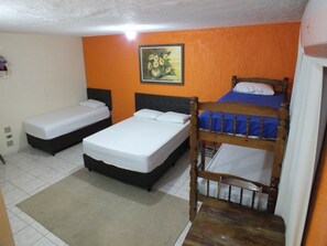 Quintuplo / WC Privativo  Bento Barbosa | Ferro/asse da stiro, Wi-Fi gratuito, lenzuola