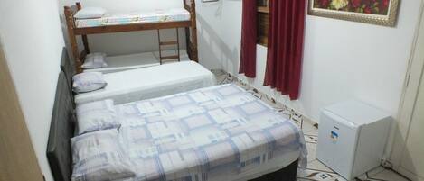 Habitació estàndard | Planxa i posts de planxar, wifi gratuïta i roba de llit