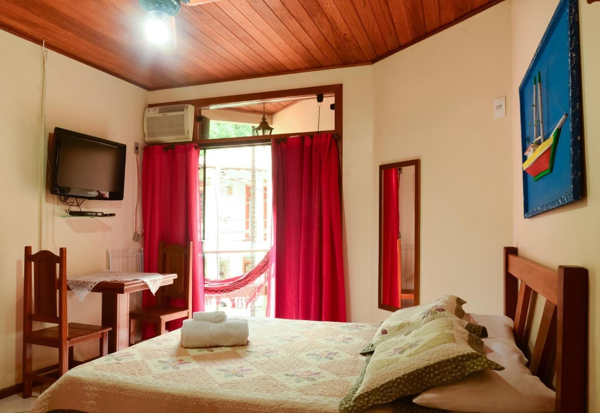 Minibar, WiFi (free), bed sheets
