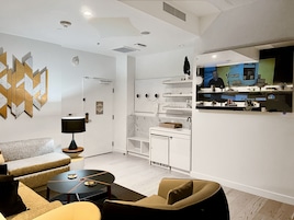Premium Suite, 1 Queen Bed with Sofa bed (VIP)