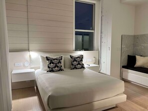 Suite – premium, 1 queensize-seng med sovesofa (VIP) | Allergitestet sengetøy, safe på rommet og skrivebord for bærbar PC