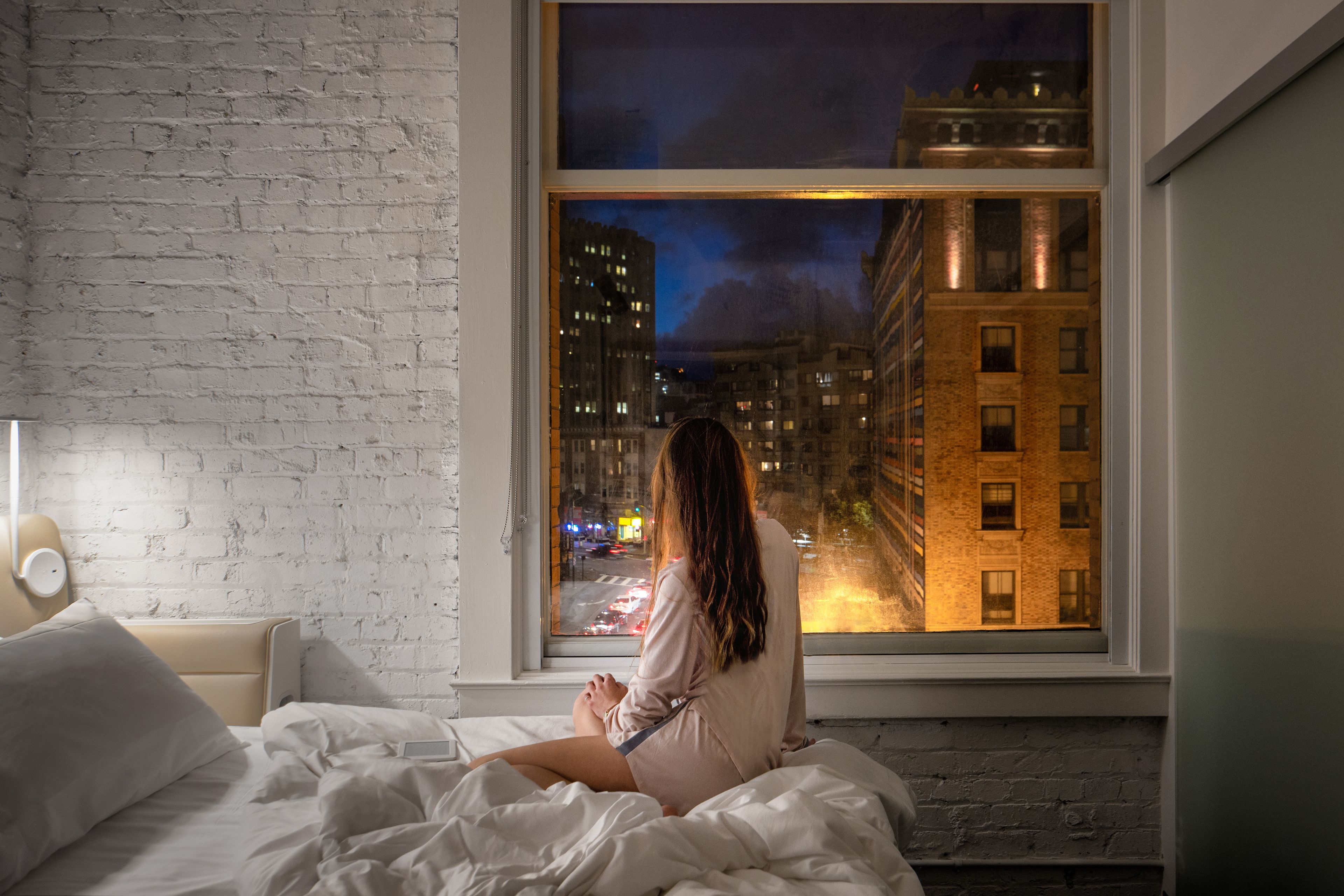 Hypo-allergenic bedding, in-room safe, laptop workspace