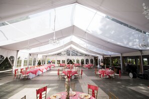 Indoor wedding - Cabaña Suiza (Mixco)