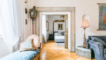 3 dormitorios, caja fuerte, tabla de planchar con plancha