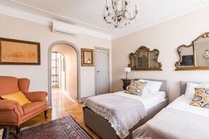 3 slaapkamers, een kluis op de kamer, een strijkplank/strijkijzer