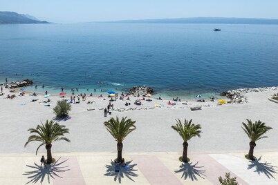 Seafront house with pool in Split,100m to the beach