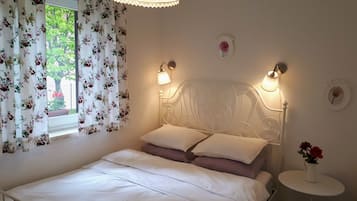 2 Schlafzimmer, Schreibtisch, Bügeleisen/Bügelbrett, kostenloses WLAN
