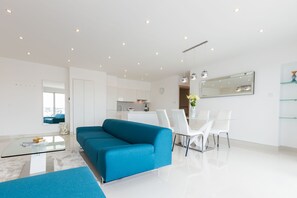 TV connectée, jeux vidéo, livres