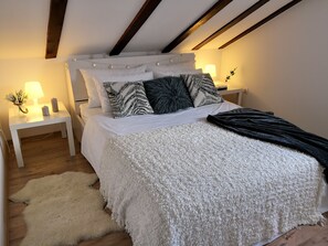 2 bedrooms, in-room safe, iron/ironing board, free WiFi