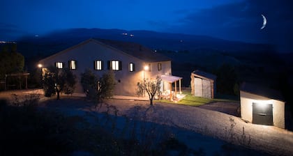 Toskana-Romantik. Ländlicher Charme zwischen Montalcino und Meer. Relax pur