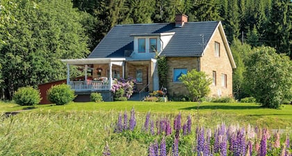 Unique south-facing location in a Swedish country idyll. Only 30 meters to Lake Tvällen
