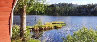 Einzigartige Südlage in schwedische Landidylle. Nur 30 Meter bis zum Tvällen-See