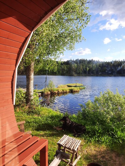 Unique south-facing location in a Swedish country idyll. Only 30 meters to Lake Tvällen