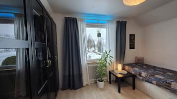 3 sovrum, vÀrdeförvaringsskÄp pÄ rummet och strykjÀrn/strykbrÀda