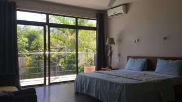 2 bedrooms, in-room safe, iron/ironing board, free WiFi