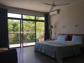 2 soveværelser, pengeskab på værelset, strygejern/strygebræt