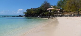 Peaceful oasis with pool. In the heart of Grand Bay