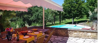 Beautifully renovated country house in fantastic location and a vast private pool!