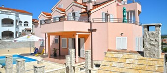 Vakker villa med basseng 