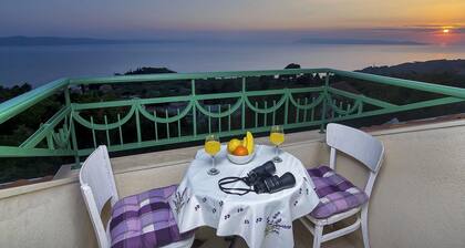 Last minute for June - romantic villa with pool and BBQ, 6 min from the sea