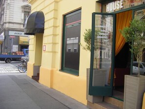 Exterior detail - Comfortable apartment with wifi only 15 minutes walk from the old town (Praha)