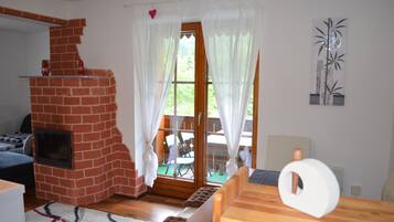 Smart TV, DVD player, books