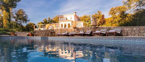 Piscine extérieure, piscine chauffée