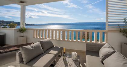 Villa Lux **** by Split NEW beachfront, sea view and private hot tube 3