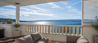 Villa Lux **** by Split NEW beachfront, sea view and private hot tube 3