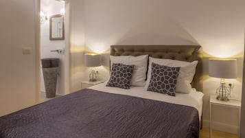 3 bedrooms, in-room safe, iron/ironing board, WiFi