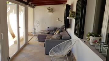 TV, fireplace, stereo