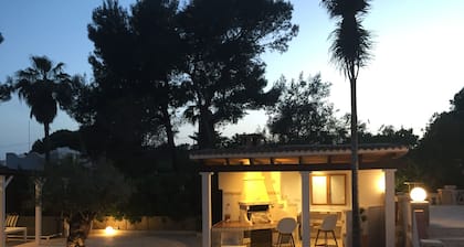 CASA DE VACACIONES, piscina, vista al mar, 4 dormitorios, 3 baños y aseo exterior + ducha, 155m²