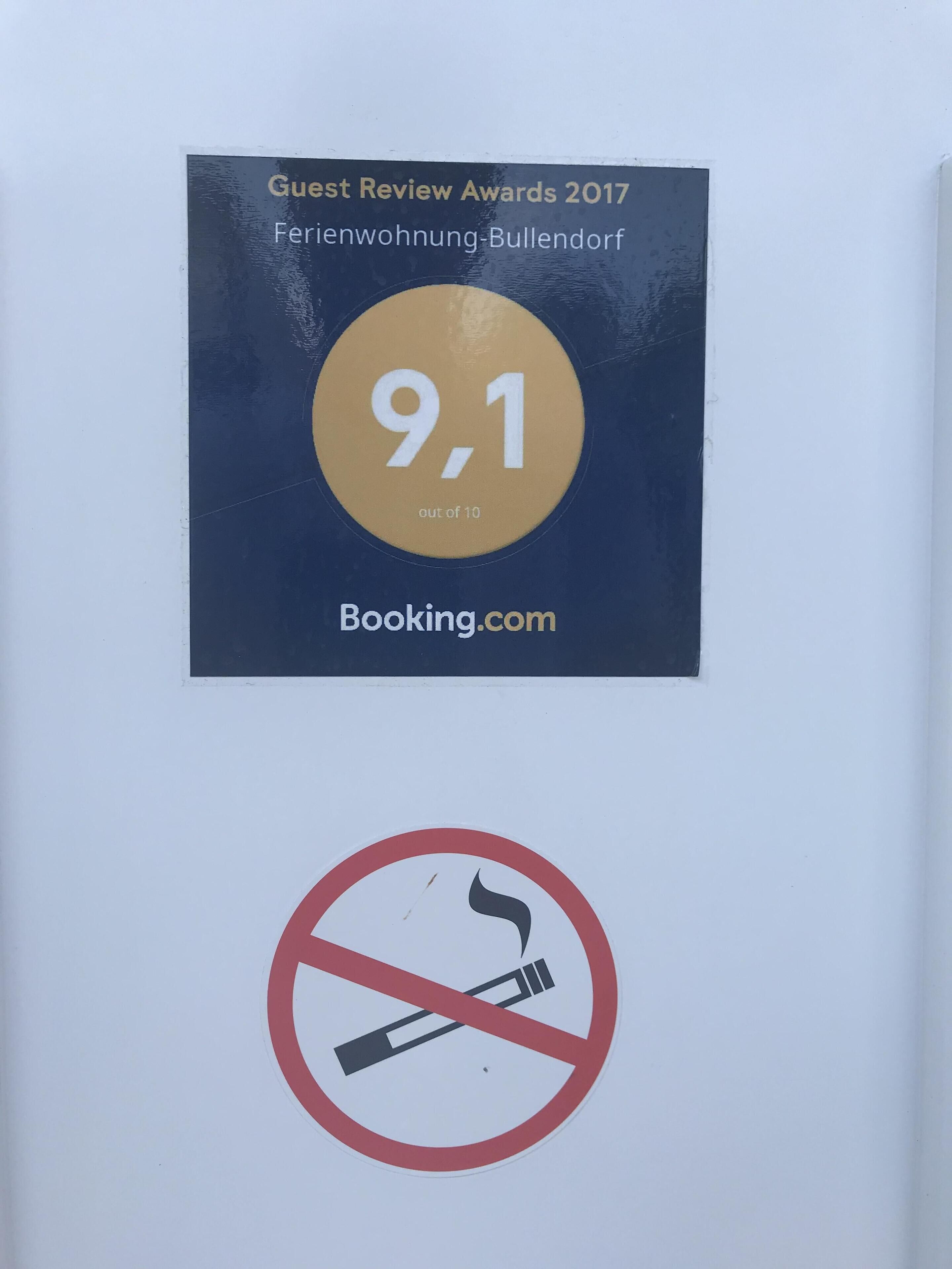 A guest review award plaque with a 9.1 rating and a no-smoking sign.