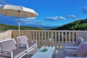 Property grounds - Villa Lokanjac with pool (Selca)