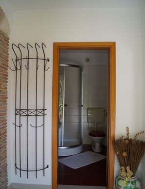 Douche, serviettes fournies