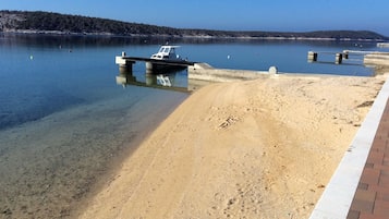 靠近海滩